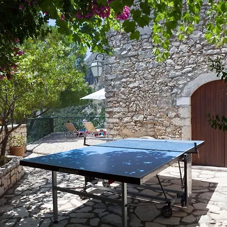 Lithari, Nissaki, Corfu فيلة